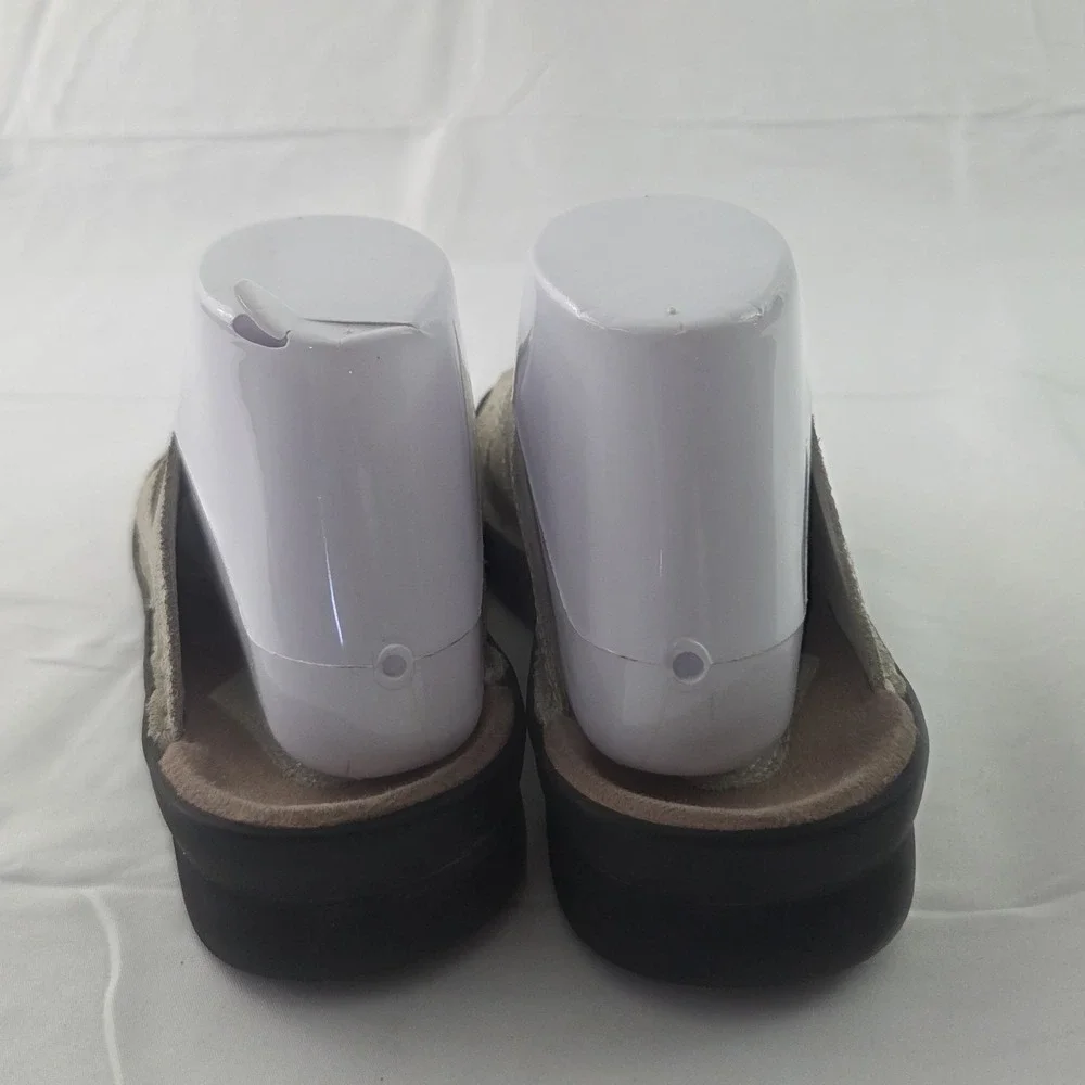 Clarks Sandals Womens 8 M Beige Leather Slide Comfort Coastal Grandmother